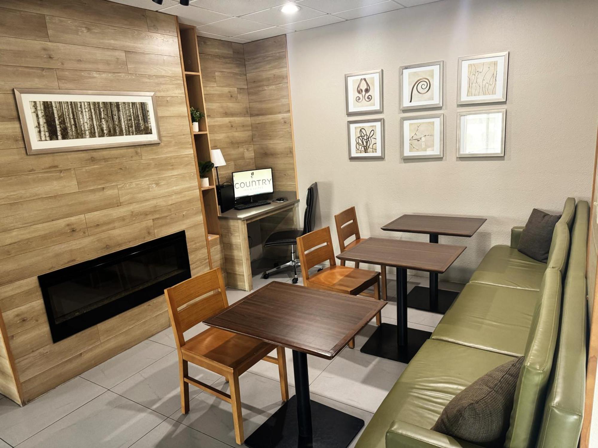Country Inn & Suites By Radisson, Midway - Tallahassee West 外观 照片